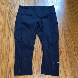 Lululemon Athletica Navy Blue Capri Leggings with Reflective Dots & Side Pockets